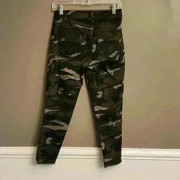 Distressed Rewash Brand Camo Pants - Picture 3 of 10
